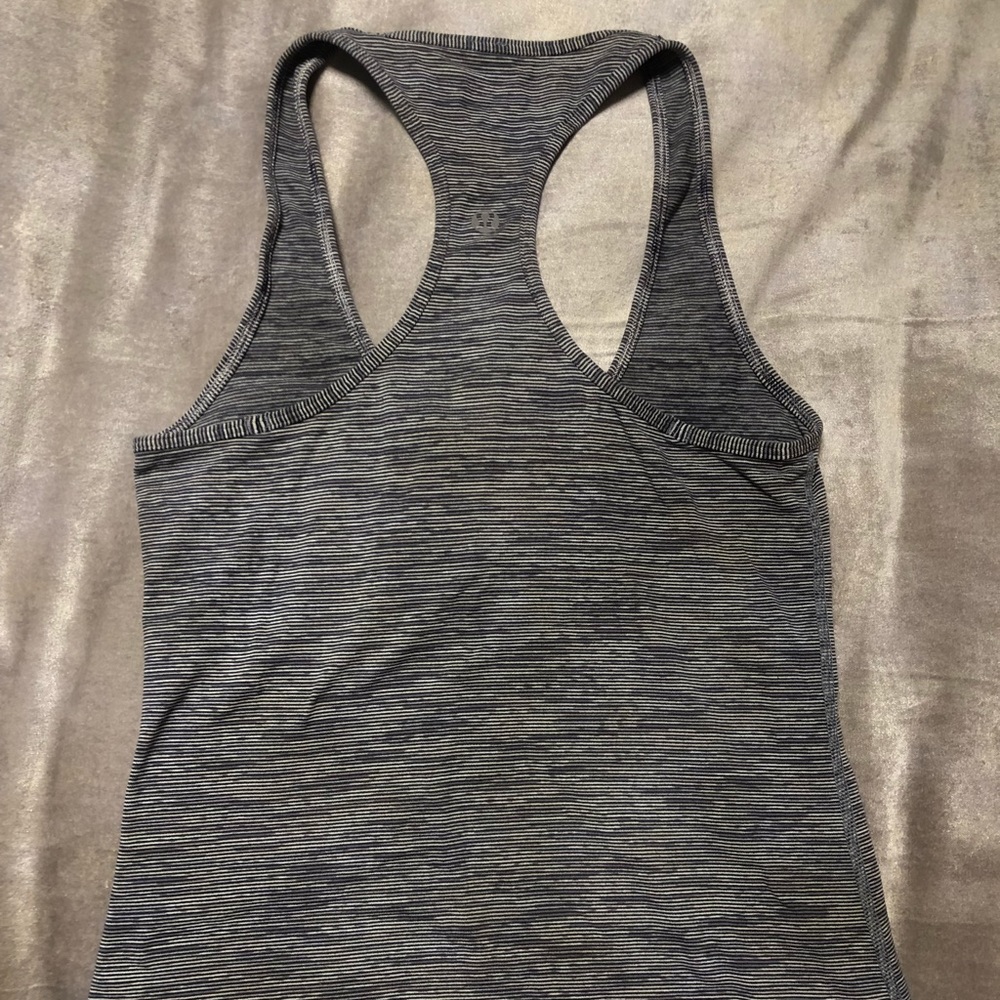 Lululemon cool racerback size 4